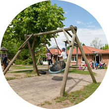 Spielplatz mit grosser Schaukel